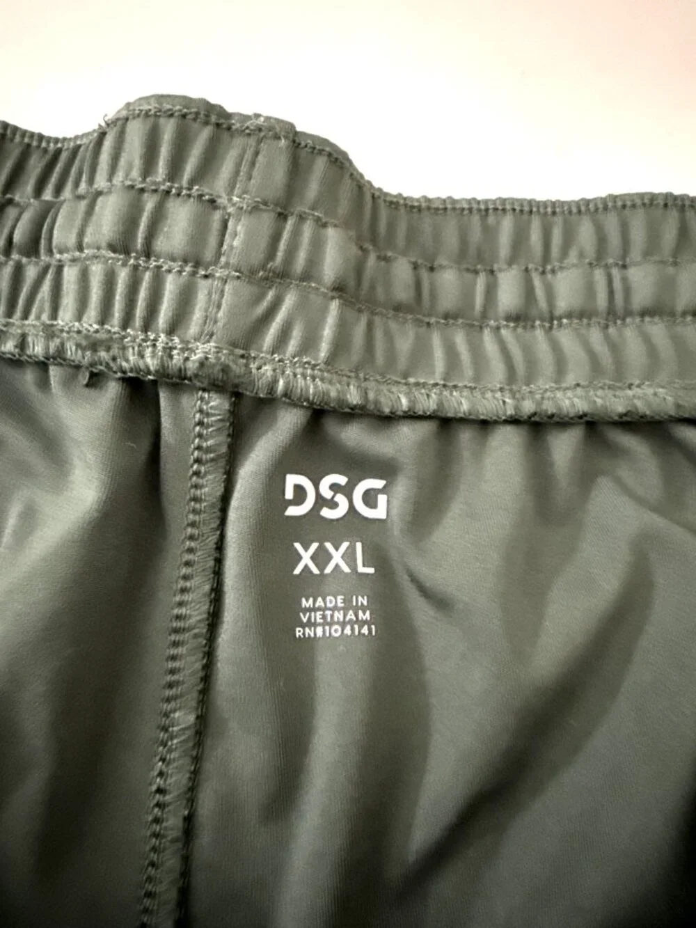 DSG Mens Olive Green Athletic Shorts XXL With Zipper Pockets & Elastic Waistband